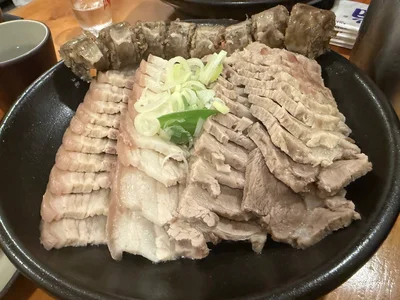 Modeum Suyuk (Assorted Boiled Slices)